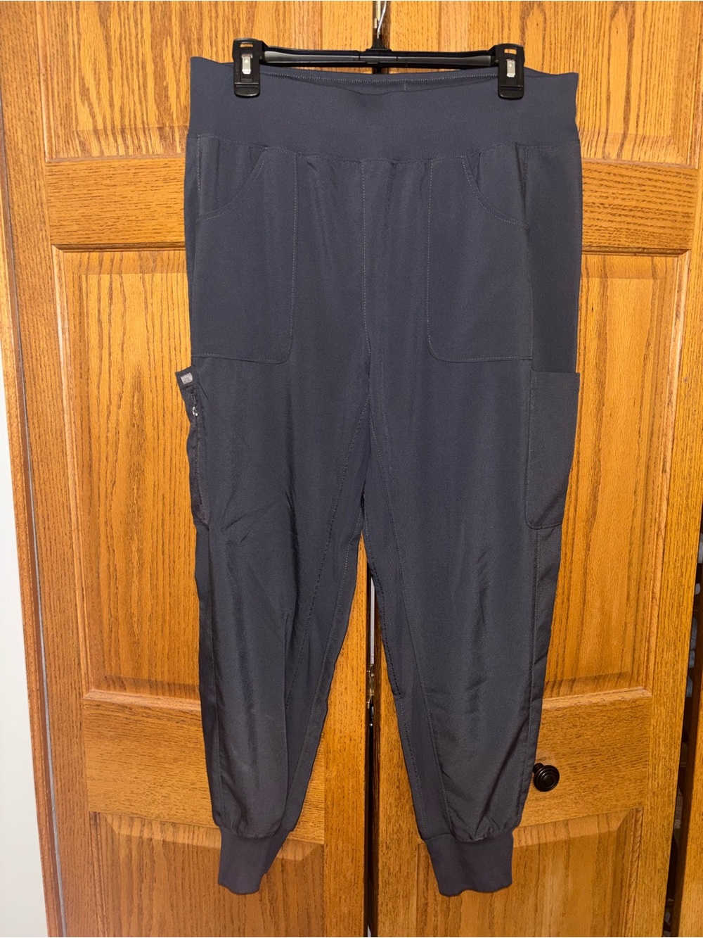 Women’s jogger scrubs